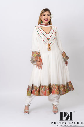 Pretty-Kaur-fashion-beauty-Trendy-Off-White-Punjabi-Suit-with-Embroidery-1